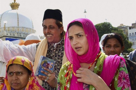 Esha Deol offers prayer at Ajmer